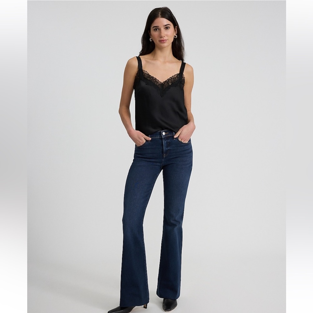 NWT Express Mid Rise Dark Wash Hyper Sculpt ‘70s Flare Jeans
